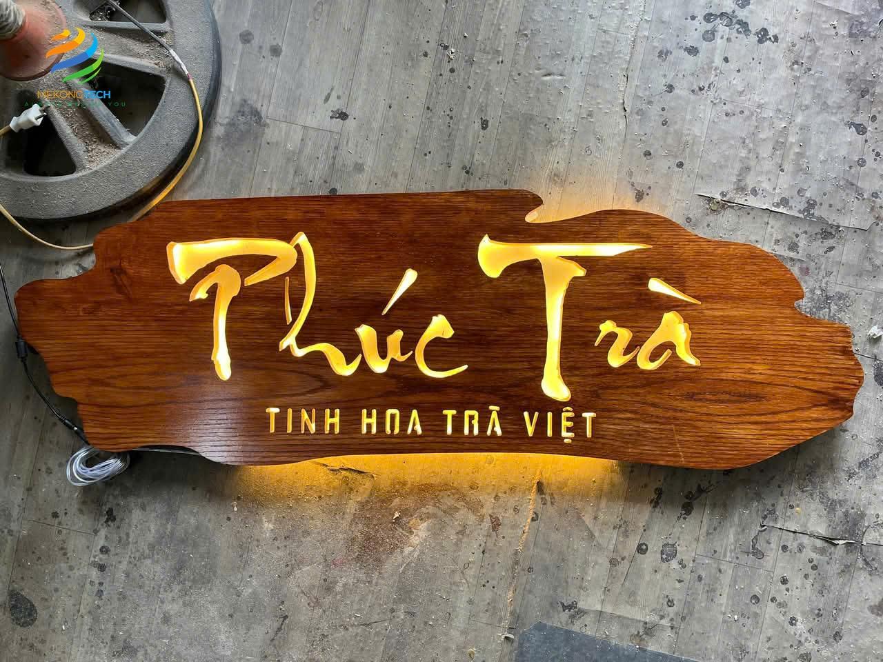 Bảng Hiệu Gỗ Đèn LED: Sự Kết Hợp Giữa Nghệ Thuật và Ánh Sáng